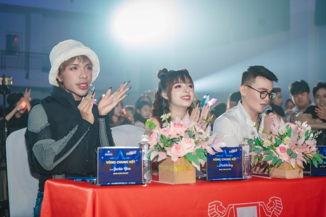 Bên cạnh phần thi đấu của Top 6 là món quà đến từ Thí sinh được yêu thích nhất Gia Bảo với ca khúc "Sáng mắt chưa". Giọng ca lôi cuốn cùng màn trình diễn dễ thương, năng động và không kém phần dí dỏm đã thu hút khán giả reo hò, đối đáp với nam thí sinh qua lời bài hát.