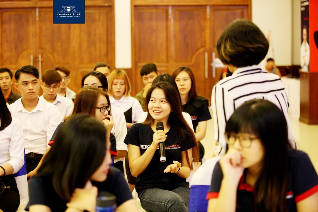 Sinh viên việt mỹ tham quan kiến tập tại im group