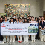 sinh viên ngành Tiếng Hàn – Trường Cao đẳng Việt Mỹ đã có chuyến kiến tập thực tế tại Ngân hàng Shinhan Việt Nam