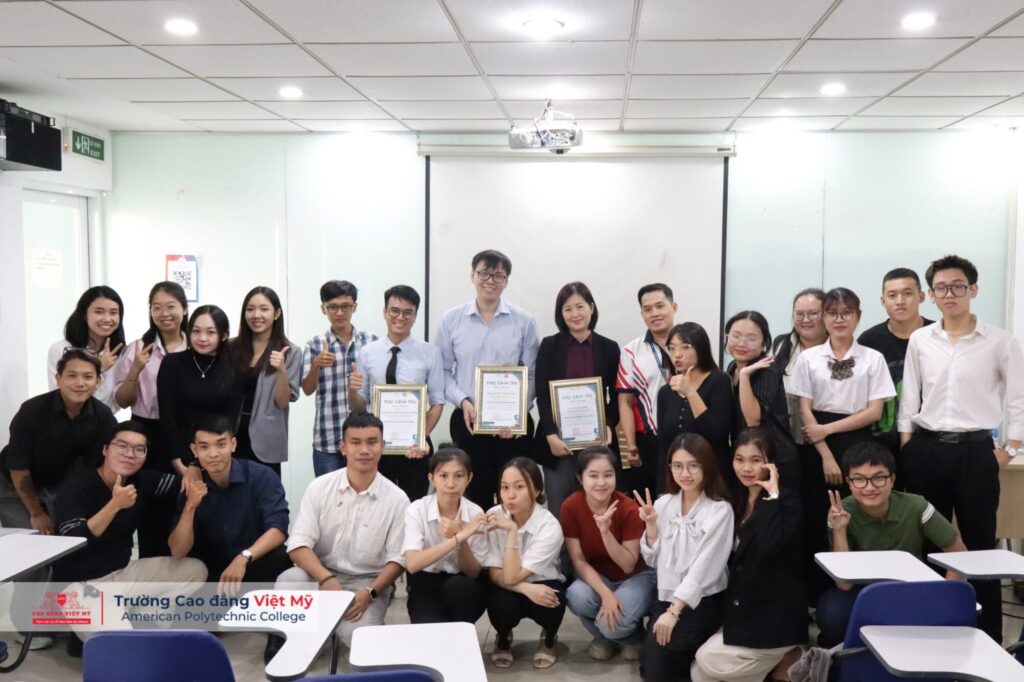 MÔN HỌC KỸ NĂNG LÀM VIỆC VA CHẠM THỰC TẾ CÙNG DOANH NGHIỆP