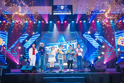 sự kiện giải trí thường kỳ tại trường cao đẳng Việt Mỹ