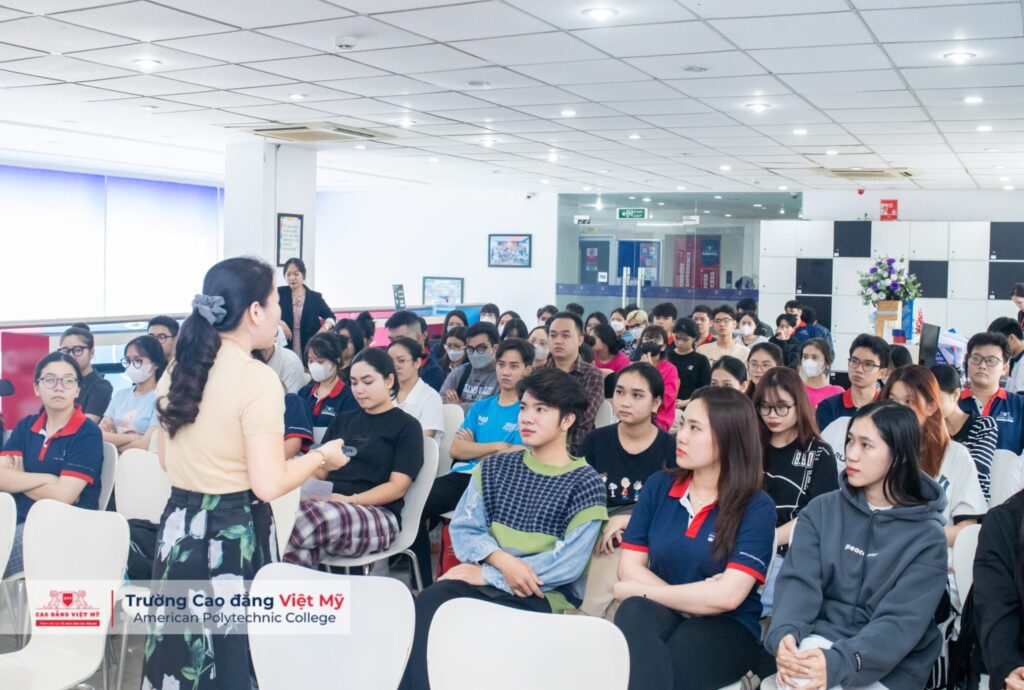 Talkshow kết nối công nghệ, phát triển phần mềm doanh nghiệp giúp sinh viên nắm bắt “xu hướng”