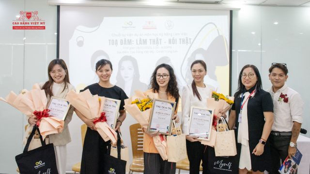 Những món quà thay lời cảm ơn các khách mời