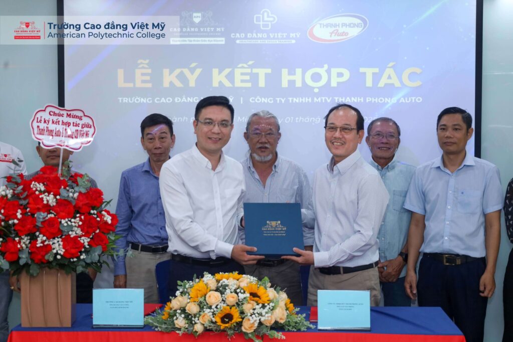 Cao đẳng Việt Mỹ & Thanh Phong Auto Ký Kết Hợp Tác: Mở Ra Cơ Hội Mới Cho Sinh Viên Ngành Ô Tô