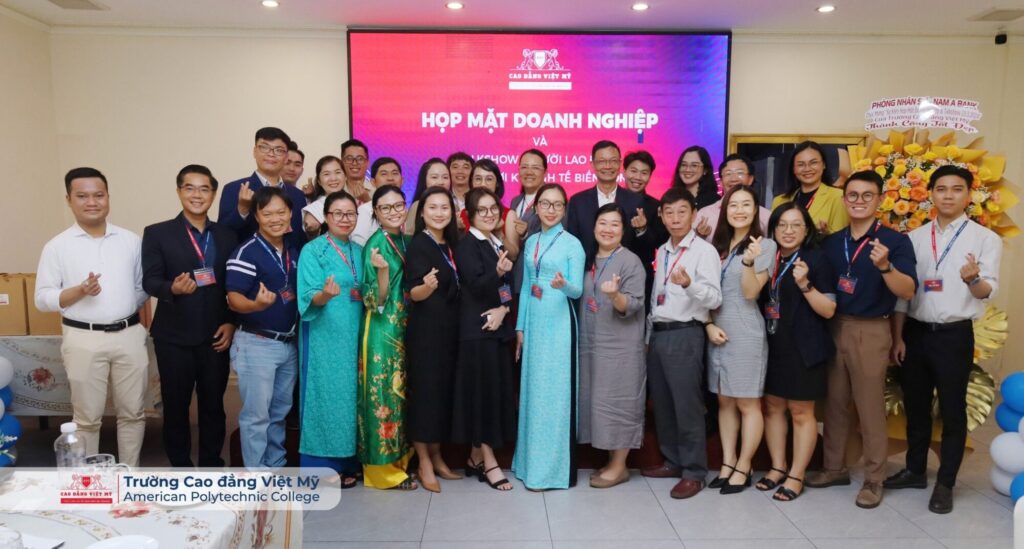 Xin chân thành cảm ơn đại điện quý doanh nghiệp đã dành thời gian quý báo đến với chương trình và đồng hành cùng trường Cao đẳng Việt Mỹ