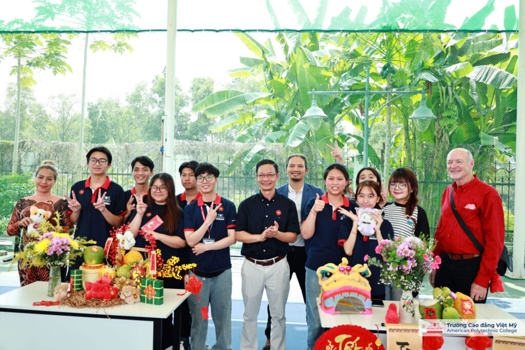 Sinh viên Cao đẳng Việt Mỹ đã xuất sắc giành Giải Nhất cuộc thi Trang trí Mâm Ngũ Quả
