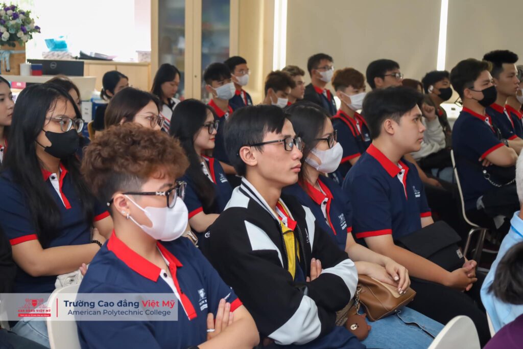 trườn vẫn đang tuyển sinh với chỉ tiêu 200 học sinh 