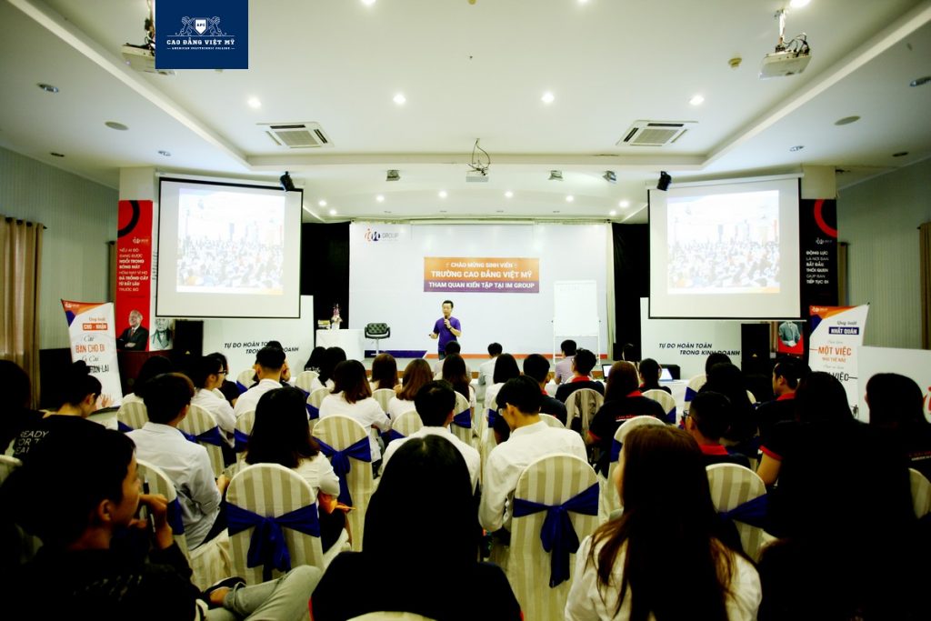 Sinh viên việt mỹ tham quan kiến tập tại im group