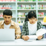 Một chương trình đào tạo tiếng Nhật thương mại sẽ tập trung vào các tình huống giao tiếp và kỹ năng giao tiếp thương mại 