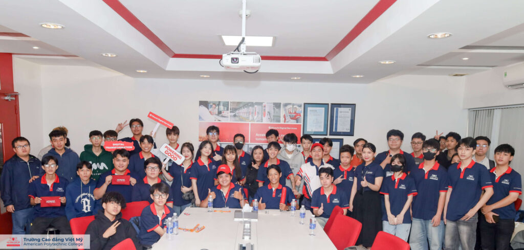 Tham quan Hitachi Digital Services cùng sinh viên ngành Công nghệ thông tin trường Cao đẳng Việt Mỹ