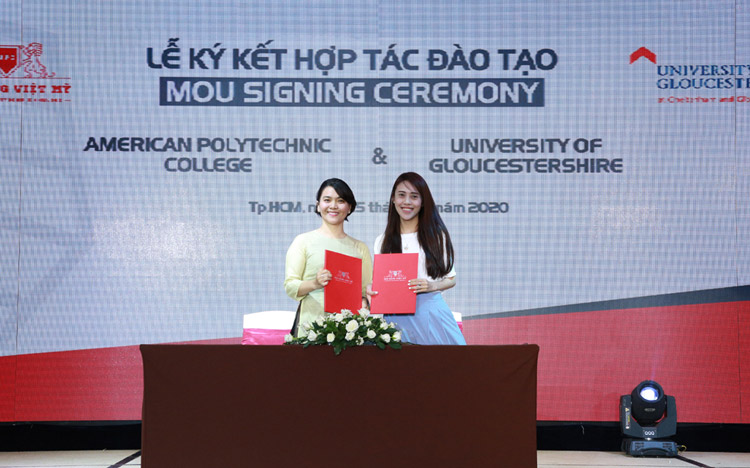 Ký kết hợp tác với University of Gloucestershire