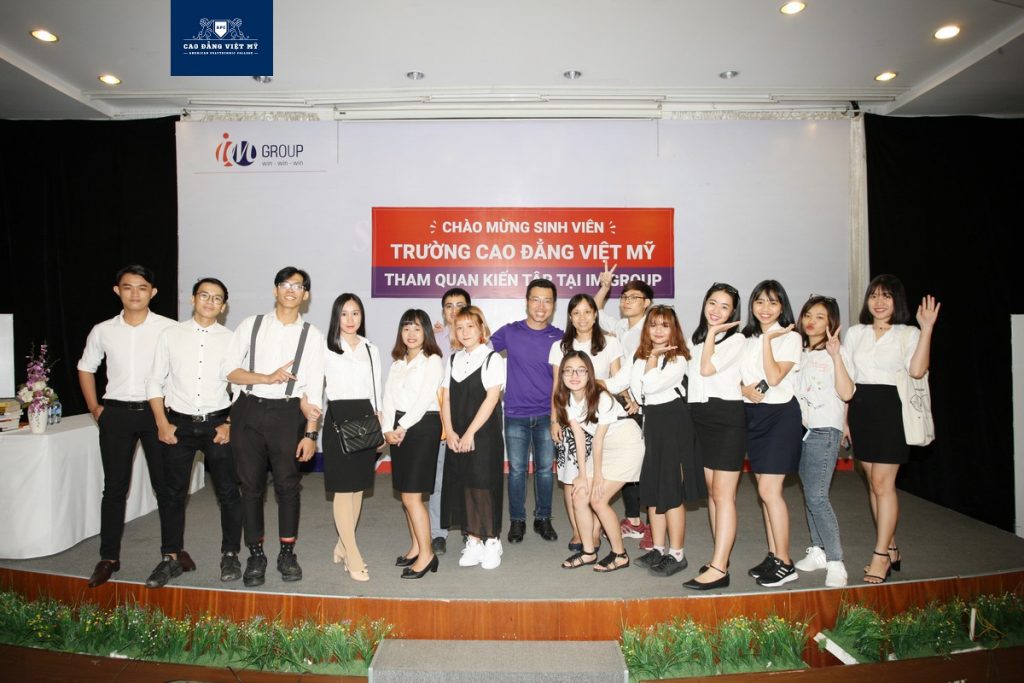 Sinh viên việt mỹ tham quan kiến tập tại im group