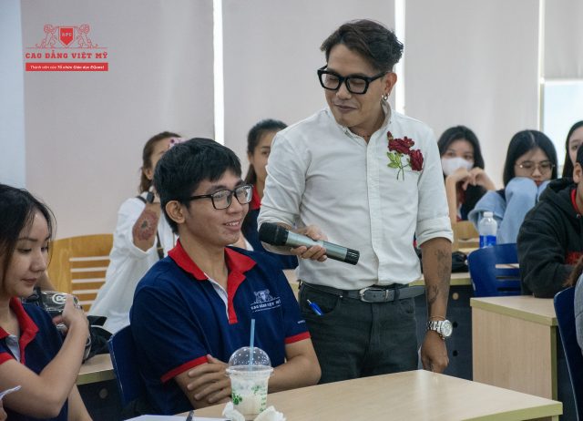 Sinh viên chia sẻ khó khăn đang gặp phải