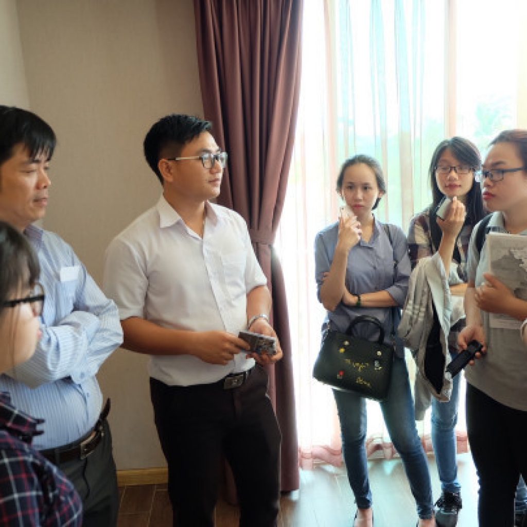 Sinh viên phỏng vấn cán bộ Đào tạo tại tại Khách sạn Mường Thanh Holiday (Mũi Né)