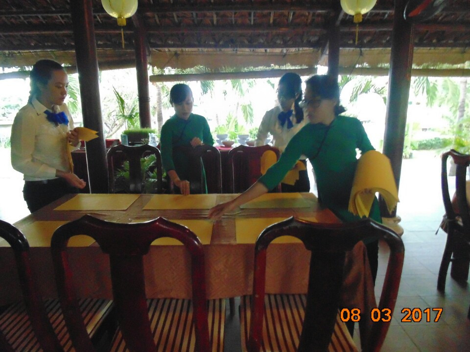 Cách thức Set up bàn ăn tại nhà hàng - Resort Little Paris