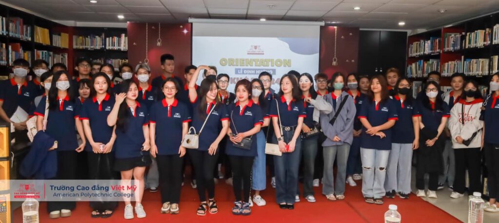 Lễ chào đón tân sinh viên - gặp gỡ Thầy Cô và bạn bè