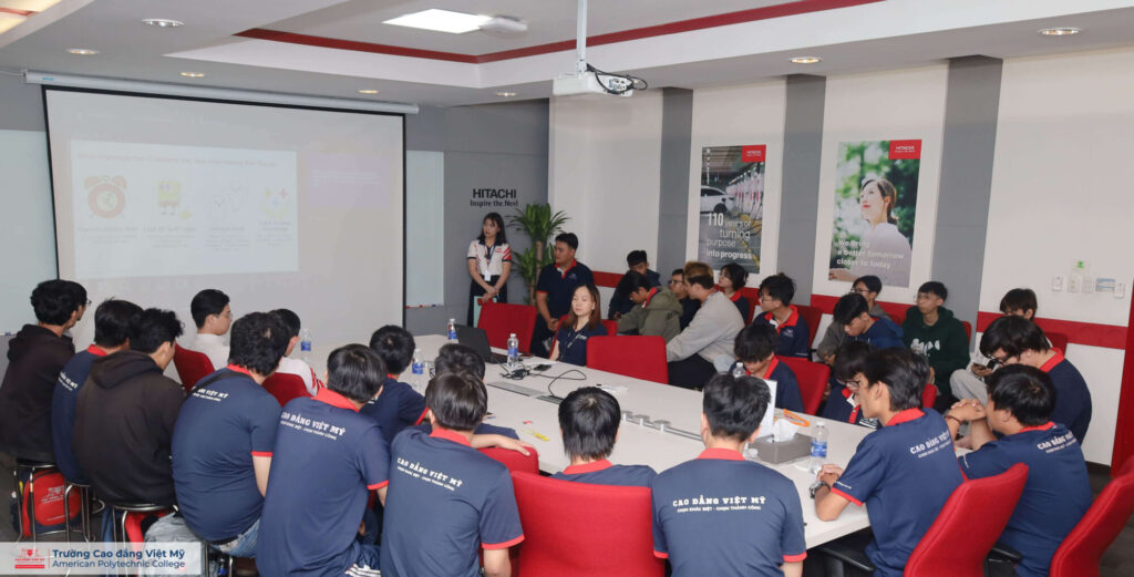 Sinh viên ngành Công nghệ thông tin của Cao đẳng Việt Mỹ tham gia Talkshow “Từ trường học đến nơi làm việc - Những kỹ năng cần xây dựng” tại Hitachi Digital Services Vietnam