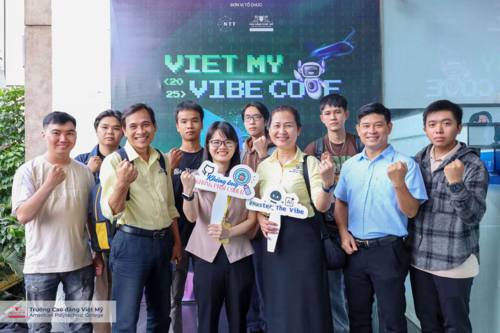 Quý thầy cô từ nhiều trường cao đẳng – đại học đã cùng hội tụ tại Việt Mỹ Vibecode 2025, góp phần lan tỏa tinh thần học tập và sáng tạo