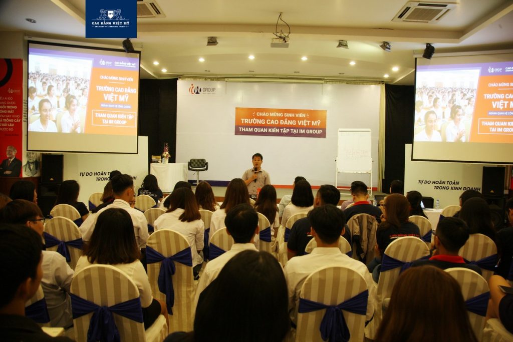 Sinh viên việt mỹ tham quan kiến tập tại im group