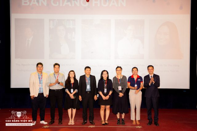 Thầy Cô đại diện các khoa và phòng ban của trường