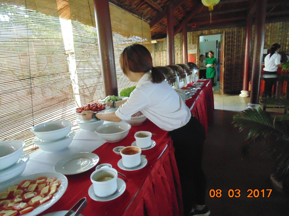 Set up quầy buffet tại nhà hàng - Resort Little Paris